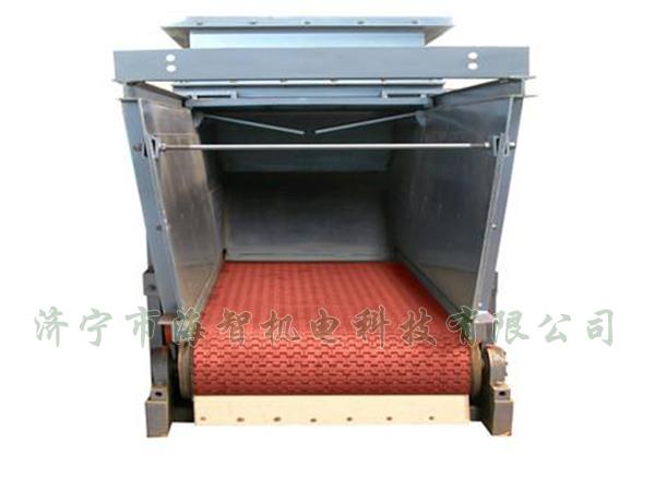 防腐蝕帶式（甲帶）給料機采用了防打滑膠帶，防止在物料輸送過程中造成撒料后果